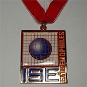 Plakette vergoldet, Schrift vertieft gelackt, Logo Offsetdruck mit Epoxydharzüberzug Plakette vergoldet, Schrift vertieft gelackt, Logo Offsetdruck mit Epoxydharzüberzug