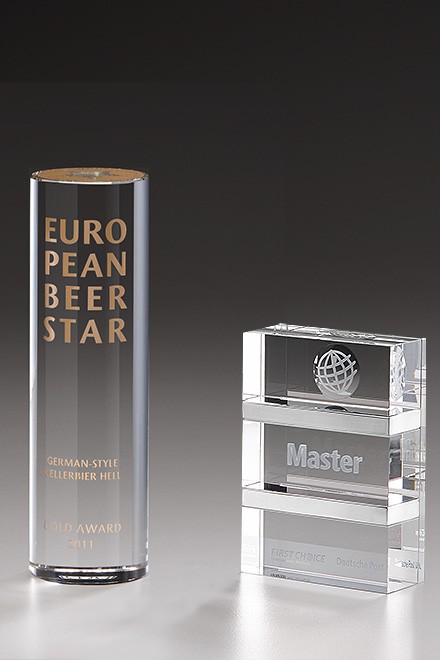 Sonderanfertigung_Glas_Beer_Star_DHL_Montage_senkrecht